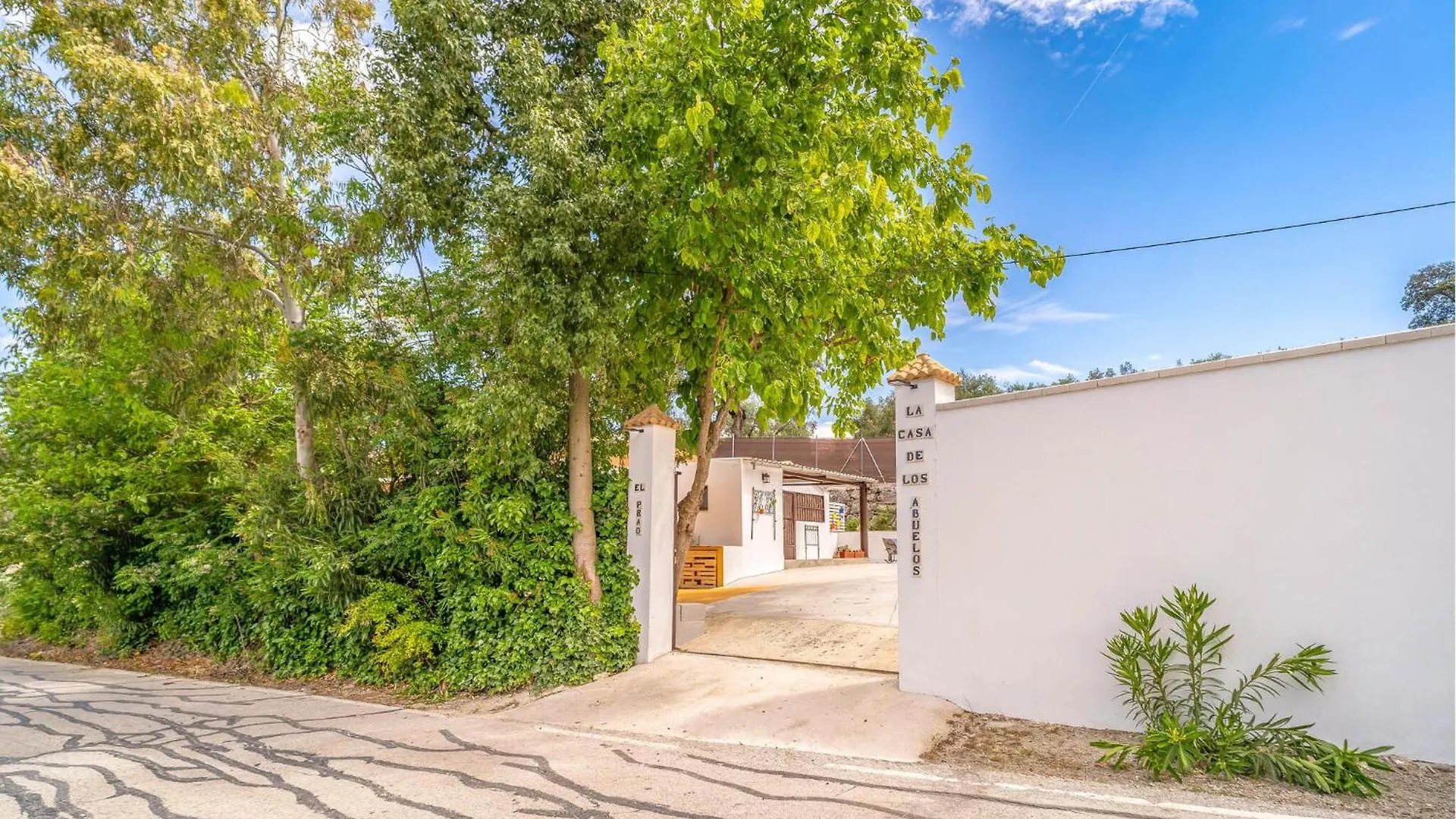 4 Bedroom Cozy Home In Iznajar 0*,